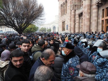 22 Aralık 2020 'de Artsakh Cumhuriyeti' nin barışçıl sakinlerine karşı Türk azerbaijani teröristlerinin saldırısının ardından Erivan 'da hükümet ve pashinan karşıtı protestolar düzenlendi.