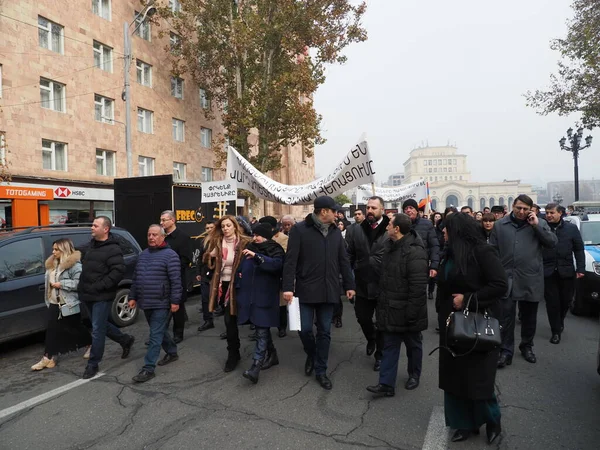 22 Aralık 2020 'de Artsakh Cumhuriyeti' nin barışçıl sakinlerine karşı Türk azerbaijani teröristlerinin saldırısının ardından Erivan 'da hükümet ve pashinan karşıtı protestolar düzenlendi.