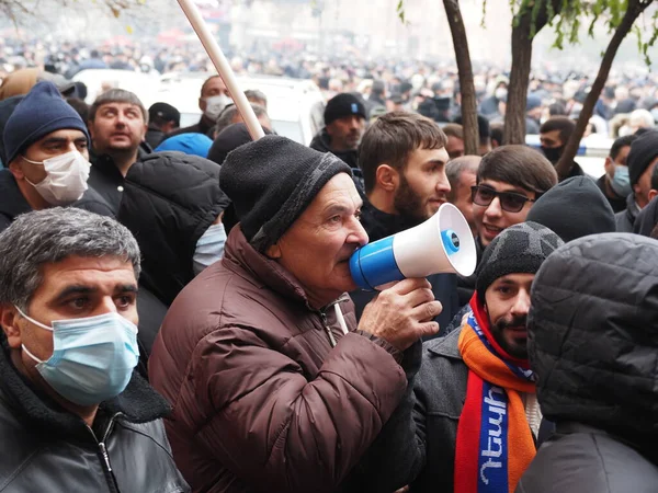 22 Aralık 2020 'de Artsakh Cumhuriyeti' nin barışçıl sakinlerine karşı Türk azerbaijani teröristlerinin saldırısının ardından Erivan 'da hükümet ve pashinan karşıtı protestolar düzenlendi.