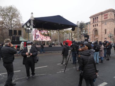 22 Aralık 2020 'de Artsakh Cumhuriyeti' nin barışçıl sakinlerine karşı Türk azerbaijani teröristlerinin saldırısının ardından Erivan 'da hükümet ve pashinan karşıtı protestolar düzenlendi.