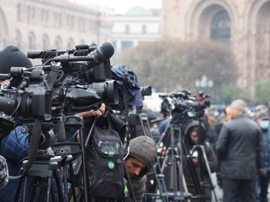 22 Aralık 2020 'de Artsakh Cumhuriyeti' nin barışçıl sakinlerine karşı Türk azerbaijani teröristlerinin saldırısının ardından Erivan 'da hükümet ve pashinan karşıtı protestolar düzenlendi.