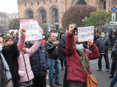 22 Aralık 2020 'de Artsakh Cumhuriyeti' nin barışçıl sakinlerine karşı Türk azerbaijani teröristlerinin saldırısının ardından Erivan 'da hükümet ve pashinan karşıtı protestolar düzenlendi.