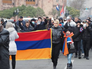 22 Aralık 2020 'de Artsakh Cumhuriyeti' nin barışçıl sakinlerine karşı Türk azerbaijani teröristlerinin saldırısının ardından Erivan 'da hükümet ve pashinan karşıtı protestolar düzenlendi.
