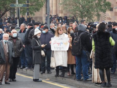 22 Aralık 2020 'de Artsakh Cumhuriyeti' nin barışçıl sakinlerine karşı Türk azerbaijani teröristlerinin saldırısının ardından Erivan 'da hükümet ve pashinan karşıtı protestolar düzenlendi.
