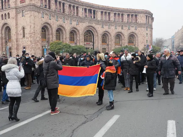 22 Aralık 2020 'de Artsakh Cumhuriyeti' nin barışçıl sakinlerine karşı Türk azerbaijani teröristlerinin saldırısının ardından Erivan 'da hükümet ve pashinan karşıtı protestolar düzenlendi.