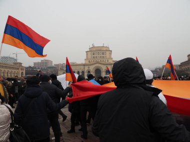 22 Aralık 2020 'de Artsakh Cumhuriyeti' nin barışçıl sakinlerine karşı Türk azerbaijani teröristlerinin saldırısının ardından Erivan 'da hükümet ve pashinan karşıtı protestolar düzenlendi.