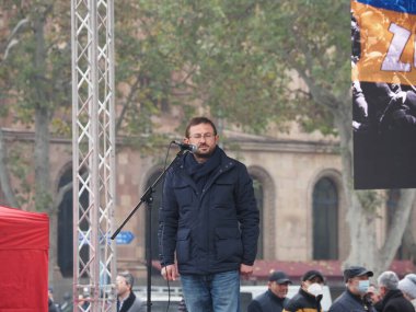 22 Aralık 2020 'de Artsakh Cumhuriyeti' nin barışçıl sakinlerine karşı Türk azerbaijani teröristlerinin saldırısının ardından Erivan 'da hükümet ve pashinan karşıtı protestolar düzenlendi.