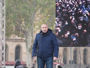 22 Aralık 2020 'de Artsakh Cumhuriyeti' nin barışçıl sakinlerine karşı Türk azerbaijani teröristlerinin saldırısının ardından Erivan 'da hükümet ve pashinan karşıtı protestolar düzenlendi.