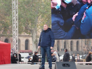 22 Aralık 2020 'de Artsakh Cumhuriyeti' nin barışçıl sakinlerine karşı Türk azerbaijani teröristlerinin saldırısının ardından Erivan 'da hükümet ve pashinan karşıtı protestolar düzenlendi.