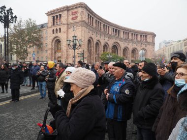 22 Aralık 2020 'de Artsakh Cumhuriyeti' nin barışçıl sakinlerine karşı Türk azerbaijani teröristlerinin saldırısının ardından Erivan 'da hükümet ve pashinan karşıtı protestolar düzenlendi.