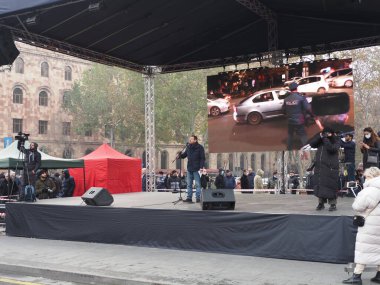 22 Aralık 2020 'de Artsakh Cumhuriyeti' nin barışçıl sakinlerine karşı Türk azerbaijani teröristlerinin saldırısının ardından Erivan 'da hükümet ve pashinan karşıtı protestolar düzenlendi.