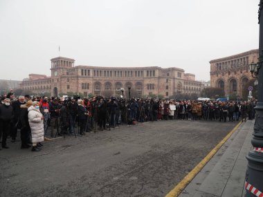 22 Aralık 2020 'de Artsakh Cumhuriyeti' nin barışçıl sakinlerine karşı Türk azerbaijani teröristlerinin saldırısının ardından Erivan 'da hükümet ve pashinan karşıtı protestolar düzenlendi.