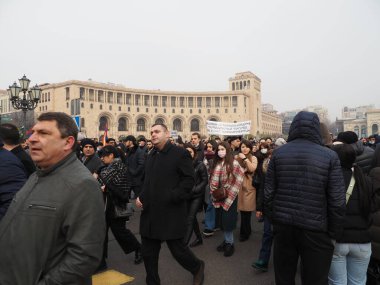 22 Aralık 2020 'de Artsakh Cumhuriyeti' nin barışçıl sakinlerine karşı Türk azerbaijani teröristlerinin saldırısının ardından Erivan 'da hükümet ve pashinan karşıtı protestolar düzenlendi.