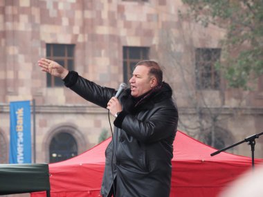 22 Aralık 2020 'de Artsakh Cumhuriyeti' nin barışçıl sakinlerine karşı Türk azerbaijani teröristlerinin saldırısının ardından Erivan 'da hükümet ve pashinan karşıtı protestolar düzenlendi.