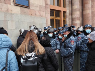 22 Aralık 2020 'de Artsakh Cumhuriyeti' nin barışçıl sakinlerine karşı Türk azerbaijani teröristlerinin saldırısının ardından Erivan 'da hükümet ve pashinan karşıtı protestolar düzenlendi.