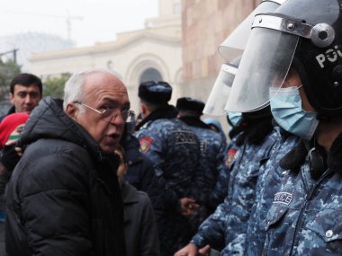 22 Aralık 2020 'de Artsakh Cumhuriyeti' nin barışçıl sakinlerine karşı Türk azerbaijani teröristlerinin saldırısının ardından Erivan 'da hükümet ve pashinan karşıtı protestolar düzenlendi.