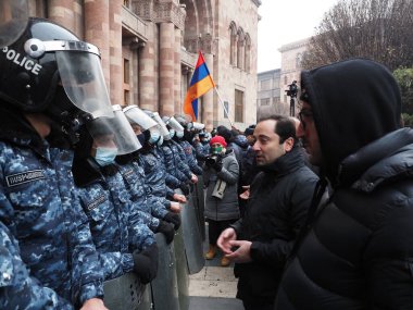 22 Aralık 2020 'de Artsakh Cumhuriyeti' nin barışçıl sakinlerine karşı Türk azerbaijani teröristlerinin saldırısının ardından Erivan 'da hükümet ve pashinan karşıtı protestolar düzenlendi.