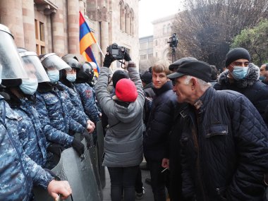 22 Aralık 2020 'de Artsakh Cumhuriyeti' nin barışçıl sakinlerine karşı Türk azerbaijani teröristlerinin saldırısının ardından Erivan 'da hükümet ve pashinan karşıtı protestolar düzenlendi.