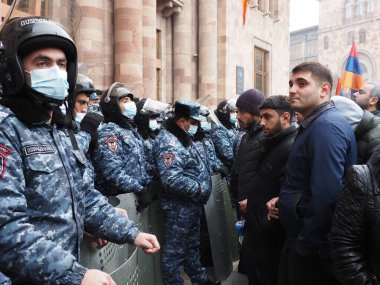 22 Aralık 2020 'de Artsakh Cumhuriyeti' nin barışçıl sakinlerine karşı Türk azerbaijani teröristlerinin saldırısının ardından Erivan 'da hükümet ve pashinan karşıtı protestolar düzenlendi.