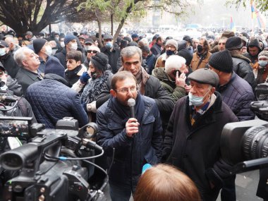 22 Aralık 2020 'de Artsakh Cumhuriyeti' nin barışçıl sakinlerine karşı Türk azerbaijani teröristlerinin saldırısının ardından Erivan 'da hükümet ve pashinan karşıtı protestolar düzenlendi.