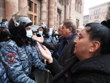 22 Aralık 2020 'de Artsakh Cumhuriyeti' nin barışçıl sakinlerine karşı Türk azerbaijani teröristlerinin saldırısının ardından Erivan 'da hükümet ve pashinan karşıtı protestolar düzenlendi.