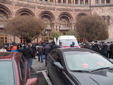 22 Aralık 2020 'de Artsakh Cumhuriyeti' nin barışçıl sakinlerine karşı Türk azerbaijani teröristlerinin saldırısının ardından Erivan 'da hükümet ve pashinan karşıtı protestolar düzenlendi.