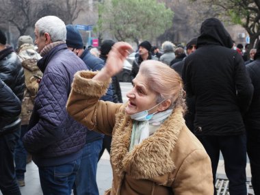 22 Aralık 2020 'de Artsakh Cumhuriyeti' nin barışçıl sakinlerine karşı Türk azerbaijani teröristlerinin saldırısının ardından Erivan 'da hükümet ve pashinan karşıtı protestolar düzenlendi.