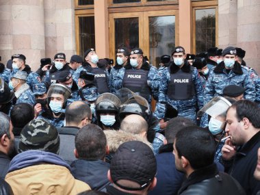 22 Aralık 2020 'de Artsakh Cumhuriyeti' nin barışçıl sakinlerine karşı Türk azerbaijani teröristlerinin saldırısının ardından Erivan 'da hükümet ve pashinan karşıtı protestolar düzenlendi.