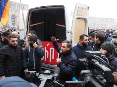 22 Aralık 2020 'de Artsakh Cumhuriyeti' nin barışçıl sakinlerine karşı Türk azerbaijani teröristlerinin saldırısının ardından Erivan 'da hükümet ve pashinan karşıtı protestolar düzenlendi.