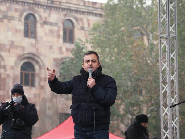 22 Aralık 2020 'de Artsakh Cumhuriyeti' nin barışçıl sakinlerine karşı Türk azerbaijani teröristlerinin saldırısının ardından Erivan 'da hükümet ve pashinan karşıtı protestolar düzenlendi.