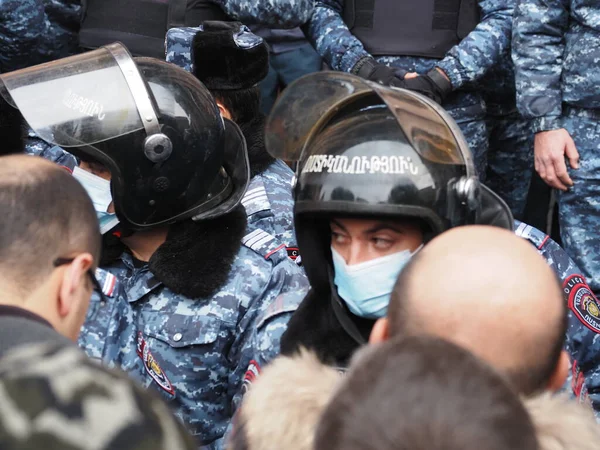22 Aralık 2020 'de Artsakh Cumhuriyeti' nin barışçıl sakinlerine karşı Türk azerbaijani teröristlerinin saldırısının ardından Erivan 'da hükümet ve pashinan karşıtı protestolar düzenlendi.