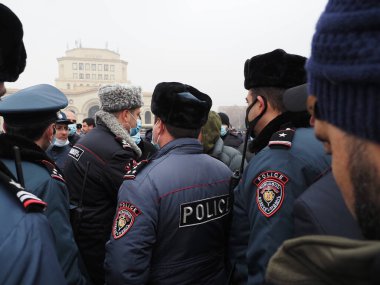 22 Aralık 2020 'de Artsakh Cumhuriyeti' nin barışçıl sakinlerine karşı Türk azerbaijani teröristlerinin saldırısının ardından Erivan 'da hükümet ve pashinan karşıtı protestolar düzenlendi.