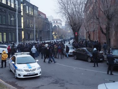 22 Aralık 2020 'de Artsakh Cumhuriyeti' nin barışçıl sakinlerine karşı Türk azerbaijani teröristlerinin saldırısının ardından Erivan 'da hükümet ve pashinan karşıtı protestolar düzenlendi.