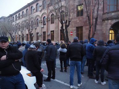 22 Aralık 2020 'de Artsakh Cumhuriyeti' nin barışçıl sakinlerine karşı Türk azerbaijani teröristlerinin saldırısının ardından Erivan 'da hükümet ve pashinan karşıtı protestolar düzenlendi.