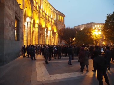 22 Aralık 2020 'de Artsakh Cumhuriyeti' nin barışçıl sakinlerine karşı Türk azerbaijani teröristlerinin saldırısının ardından Erivan 'da hükümet ve pashinan karşıtı protestolar düzenlendi.