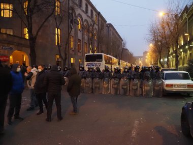 22 Aralık 2020 'de Artsakh Cumhuriyeti' nin barışçıl sakinlerine karşı Türk azerbaijani teröristlerinin saldırısının ardından Erivan 'da hükümet ve pashinan karşıtı protestolar düzenlendi.