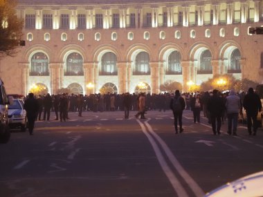 22 Aralık 2020 'de Artsakh Cumhuriyeti' nin barışçıl sakinlerine karşı Türk azerbaijani teröristlerinin saldırısının ardından Erivan 'da hükümet ve pashinan karşıtı protestolar düzenlendi.