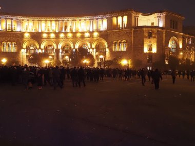 22 Aralık 2020 'de Artsakh Cumhuriyeti' nin barışçıl sakinlerine karşı Türk azerbaijani teröristlerinin saldırısının ardından Erivan 'da hükümet ve pashinan karşıtı protestolar düzenlendi.