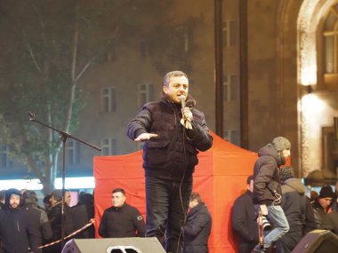 22 Aralık 2020 'de Artsakh Cumhuriyeti' nin barışçıl sakinlerine karşı Türk azerbaijani teröristlerinin saldırısının ardından Erivan 'da hükümet ve pashinan karşıtı protestolar düzenlendi.