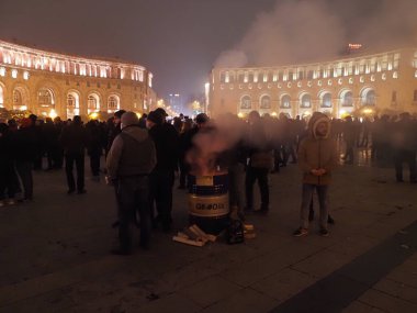 22 Aralık 2020 'de Artsakh Cumhuriyeti' nin barışçıl sakinlerine karşı Türk azerbaijani teröristlerinin saldırısının ardından Erivan 'da hükümet ve pashinan karşıtı protestolar düzenlendi.