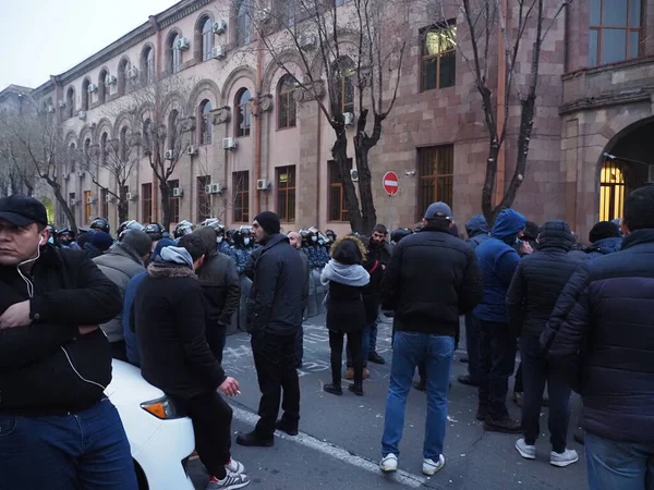 22 Aralık 2020 'de Artsakh Cumhuriyeti' nin barışçıl sakinlerine karşı Türk azerbaijani teröristlerinin saldırısının ardından Erivan 'da hükümet ve pashinan karşıtı protestolar düzenlendi.