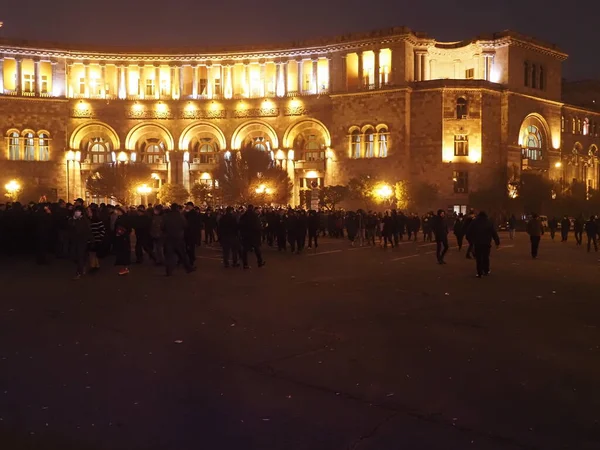 22 Aralık 2020 'de Artsakh Cumhuriyeti' nin barışçıl sakinlerine karşı Türk azerbaijani teröristlerinin saldırısının ardından Erivan 'da hükümet ve pashinan karşıtı protestolar düzenlendi.