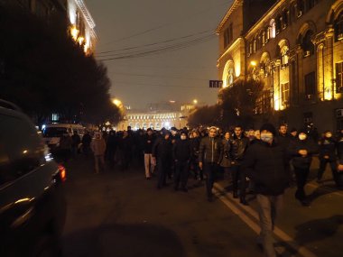 22 Aralık 2020 'de Artsakh Cumhuriyeti' nin barışçıl sakinlerine karşı Türk azerbaijani teröristlerinin saldırısının ardından Erivan 'da hükümet ve pashinan karşıtı protestolar düzenlendi.