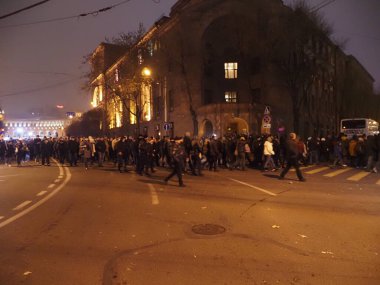 22 Aralık 2020 'de Artsakh Cumhuriyeti' nin barışçıl sakinlerine karşı Türk azerbaijani teröristlerinin saldırısının ardından Erivan 'da hükümet ve pashinan karşıtı protestolar düzenlendi.