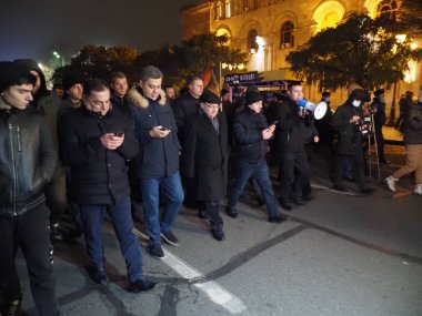 22 Aralık 2020 'de Artsakh Cumhuriyeti' nin barışçıl sakinlerine karşı Türk azerbaijani teröristlerinin saldırısının ardından Erivan 'da hükümet ve pashinan karşıtı protestolar düzenlendi.