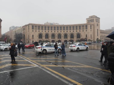 23 Aralık 2020 'de Artsakh Cumhuriyeti' nin barışçıl sakinlerine karşı Türk azerbaijani teröristlerinin saldırısının ardından Erivan 'da hükümet karşıtı ve pashinan karşıtı protestolar düzenlendi.