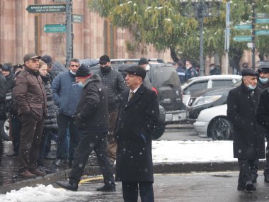 23 Aralık 2020 'de Artsakh Cumhuriyeti' nin barışçıl sakinlerine karşı Türk azerbaijani teröristlerinin saldırısının ardından Erivan 'da hükümet karşıtı ve pashinan karşıtı protestolar düzenlendi.