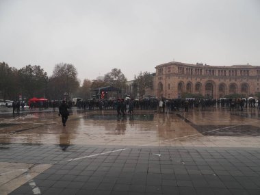 23 Aralık 2020 'de Artsakh Cumhuriyeti' nin barışçıl sakinlerine karşı Türk azerbaijani teröristlerinin saldırısının ardından Erivan 'da hükümet karşıtı ve pashinan karşıtı protestolar düzenlendi.