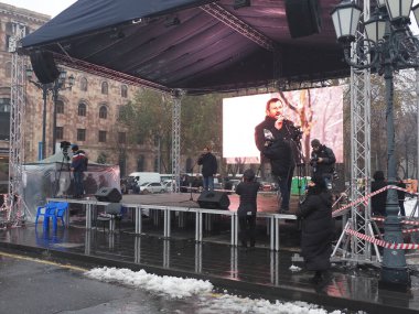 23 Aralık 2020 'de Artsakh Cumhuriyeti' nin barışçıl sakinlerine karşı Türk azerbaijani teröristlerinin saldırısının ardından Erivan 'da hükümet karşıtı ve pashinan karşıtı protestolar düzenlendi.