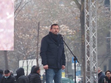 23 Aralık 2020 'de Artsakh Cumhuriyeti' nin barışçıl sakinlerine karşı Türk azerbaijani teröristlerinin saldırısının ardından Erivan 'da hükümet karşıtı ve pashinan karşıtı protestolar düzenlendi.